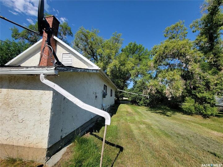 Property Photo: 202 Irvine Street SK S0M 0N0
