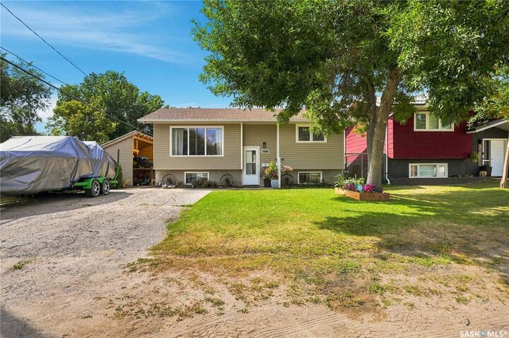 Property Photo:  130 6th Street  SK S0G 3Z0 