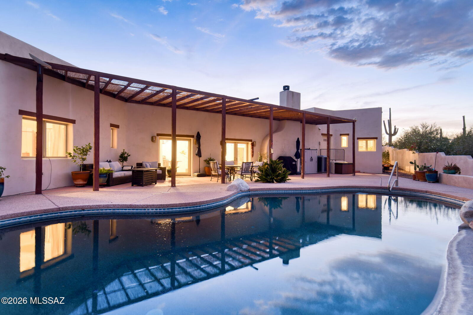 Property Photo: 3360 N Horseback Trail AZ 85745