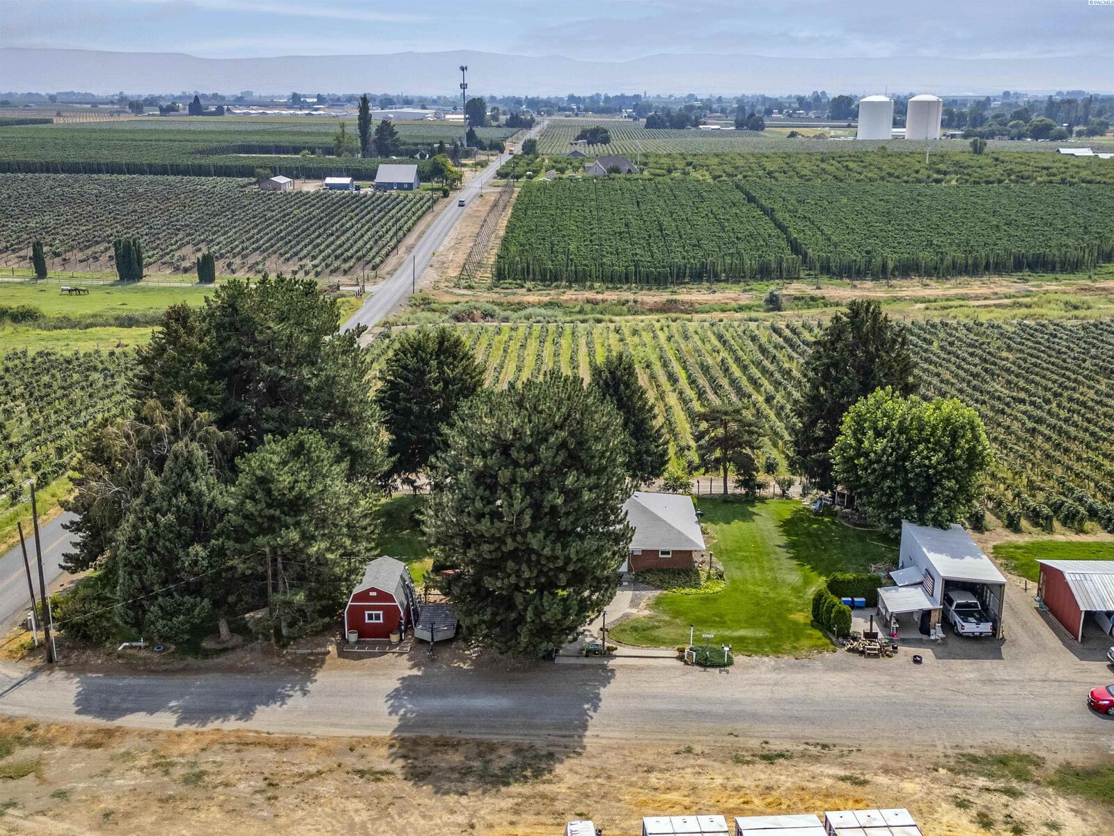 Property Photo:  2040 Olmstead Rd  WA 98930 