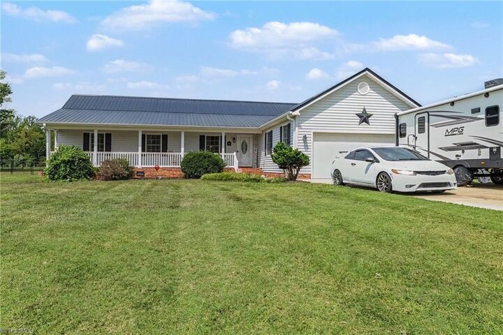 Property Photo:  124 Glen Oaks Drive  NC 27021 