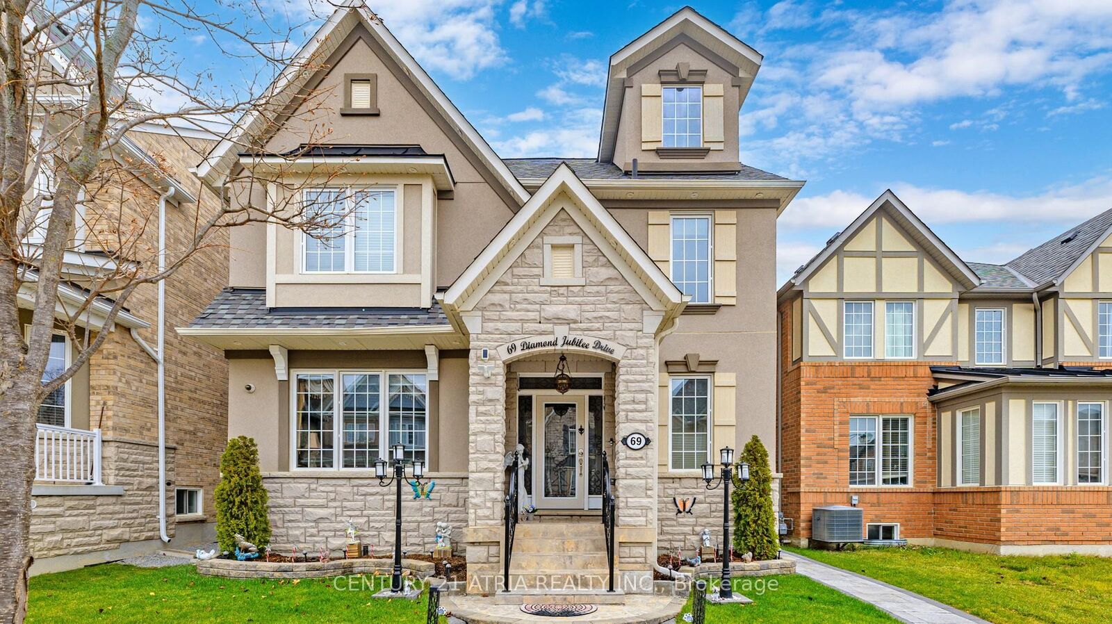 Property Photo:  69 Diamond Jubilee Drive  ON L6B 0Y5 