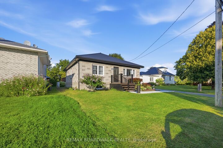 Property Photo:  762 St Lawrence Street  ON K0E 1T0 