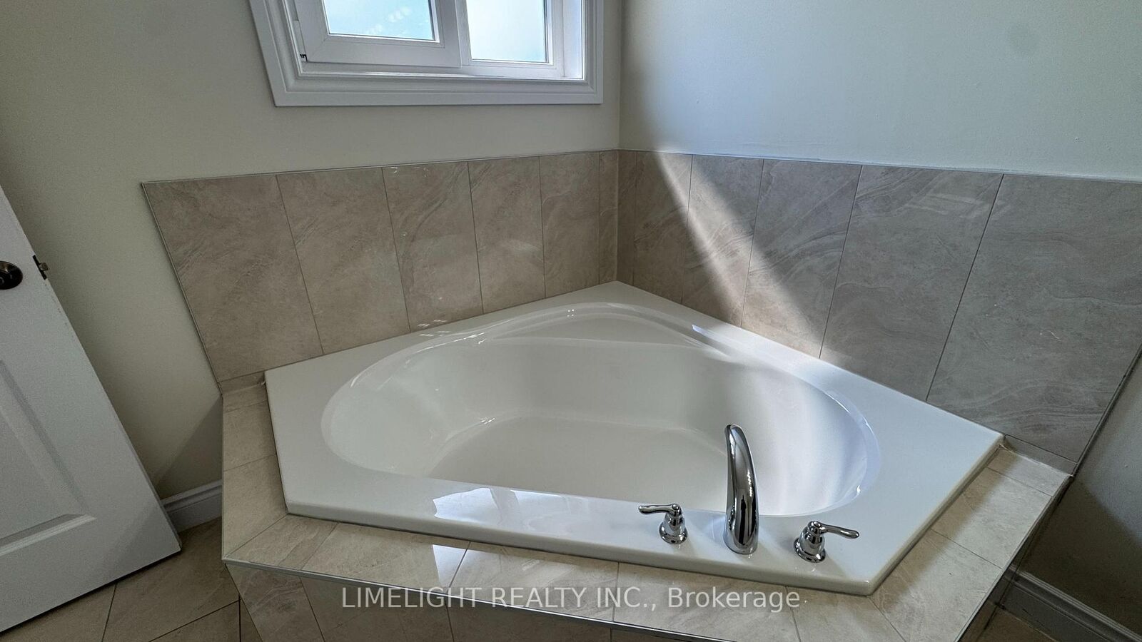 Property Photo: 1942 Cedarpark Drive ON N5X 0J1