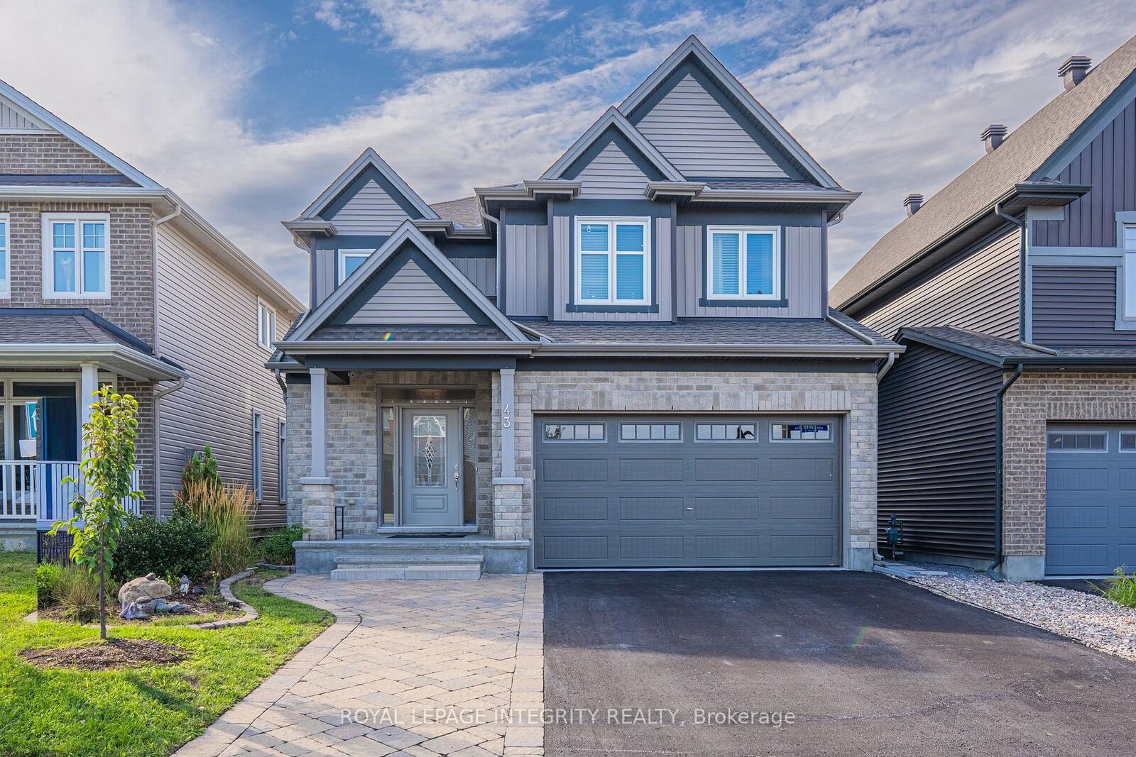 Property Photo: 43 Cento Way ON K2S 0W4