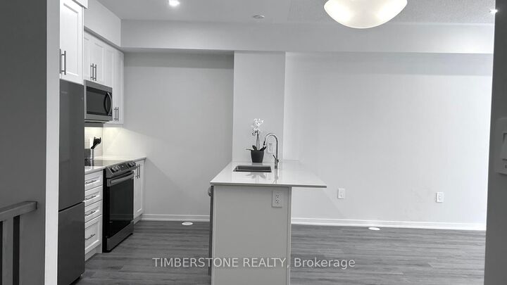 Property Photo:  21 Honeycrisp Crescent 40  ON L4K 0N6 