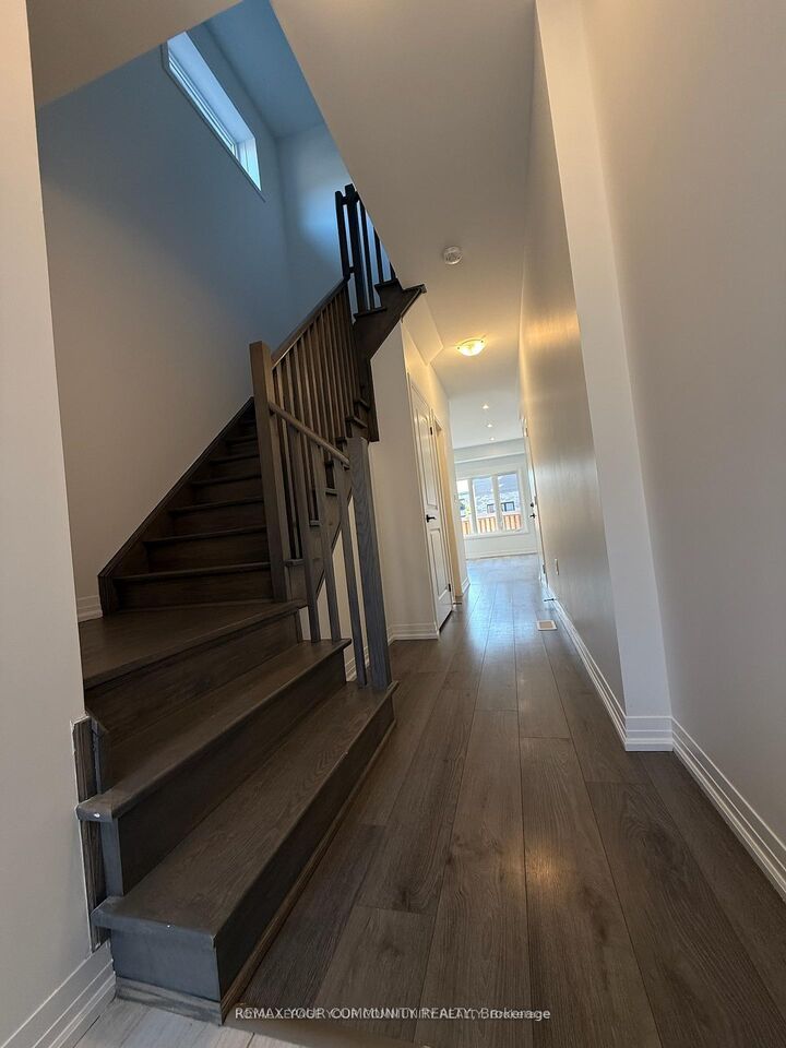 Property Photo:  141 Turnberry Lane  ON L9J 0M4 