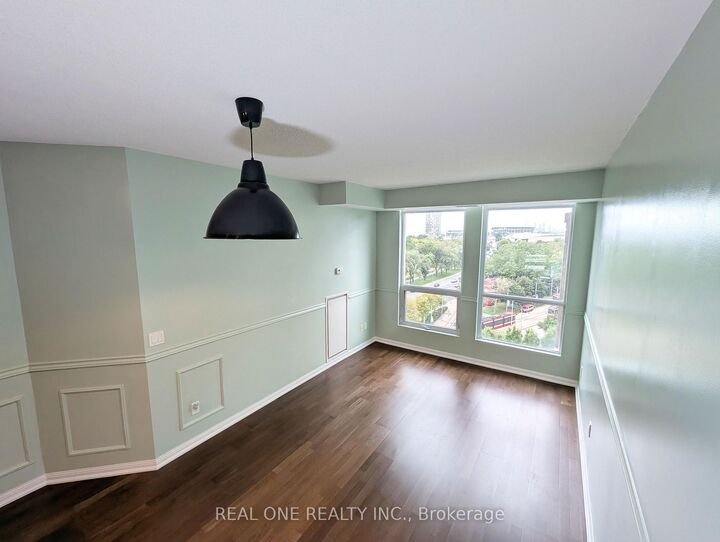 Property Photo: 628 Fleet Street 1015 ON M5V 1A8