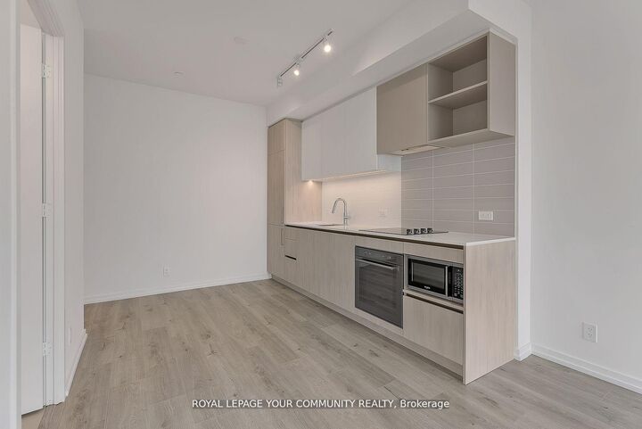 Property Photo:  1000 Portage Parkway Ph12  ON L4K 0L1 