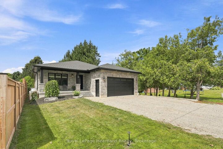 18 Geddes Street W — photo 1