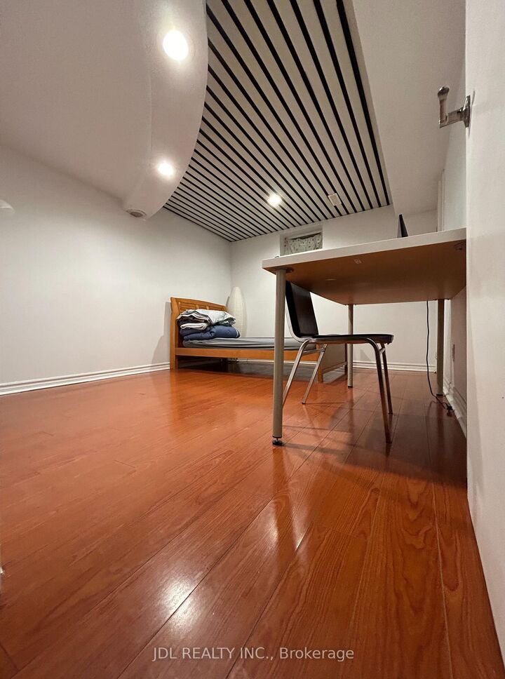 Property Photo: 44 Glencoyne Cres Crescent Two-Bedroom Bsmt ON M1W 2Z2