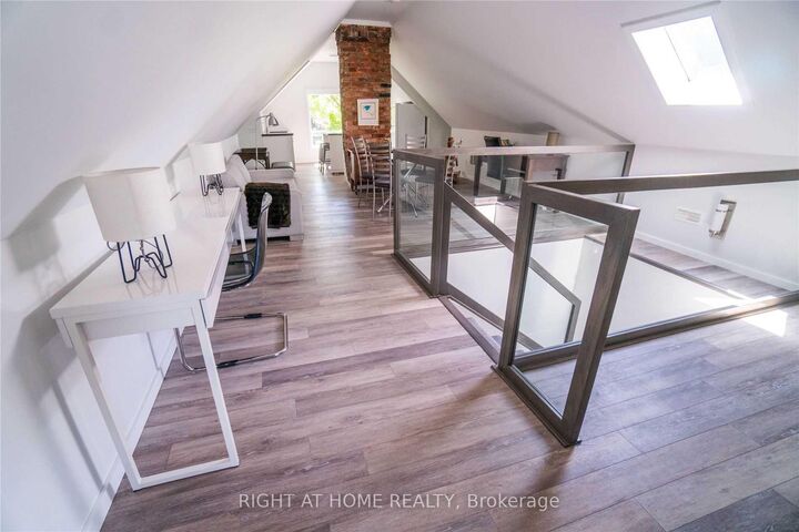 Photo de la propriété: 164 Trafalgar Road Loft ON L6J 3G6