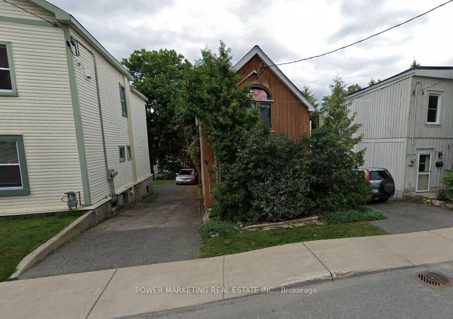 Property Photo:  35 Pinhey Street  ON K1Y 1T3 