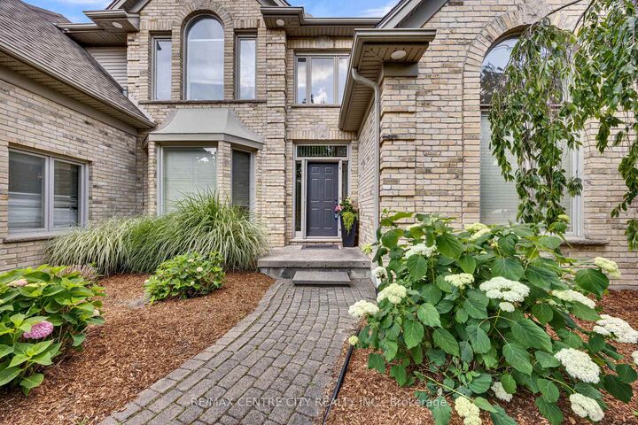 Property Photo: 2 Havenwood Way ON N6H 5C2