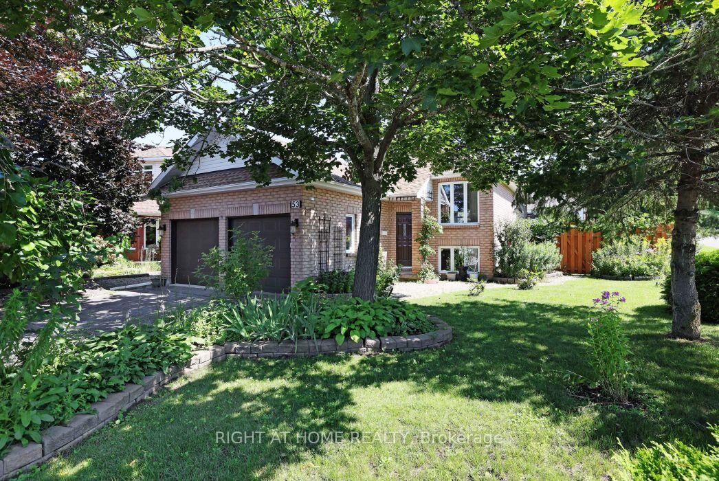 Property Photo:  53 Yoho Drive  ON K2M 2R4 