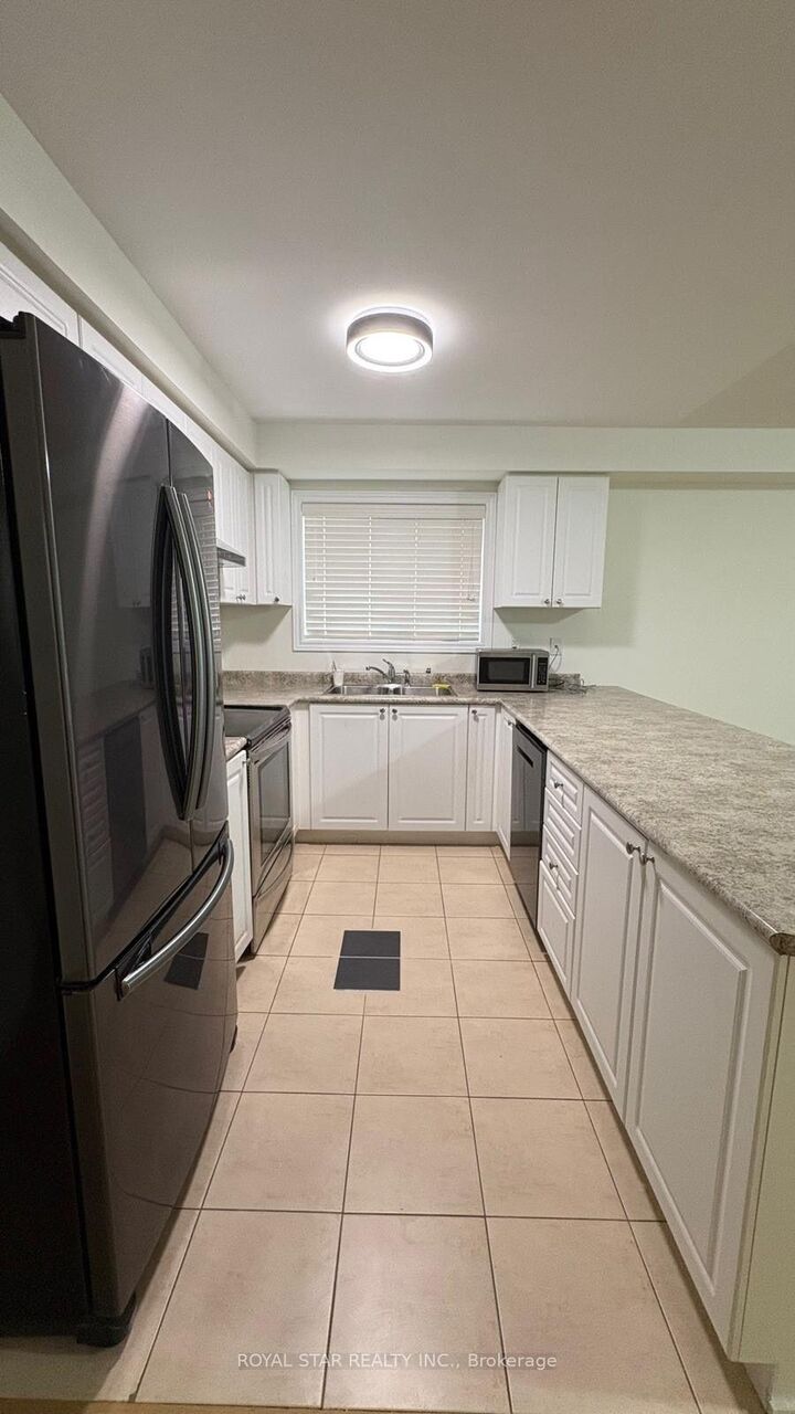 Property Photo: 200 Veterans Drive S 31 ON L7A 4S6