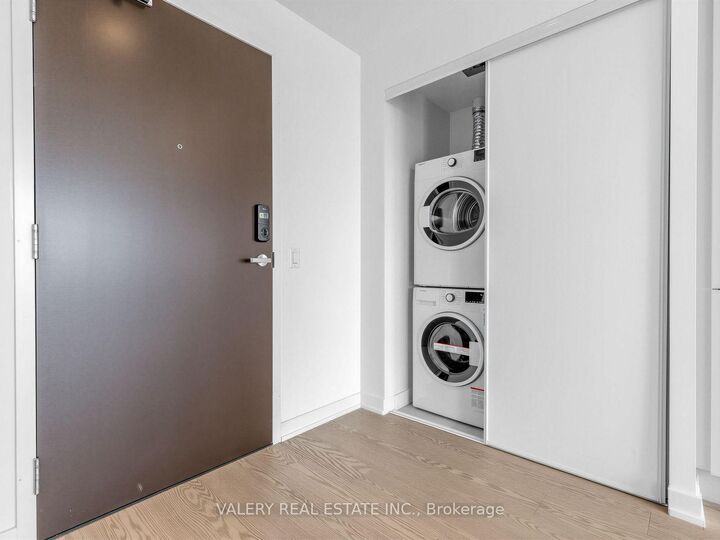 Property Photo:  448 Burnhamthorpe Road W 516  ON L5B 0R4 