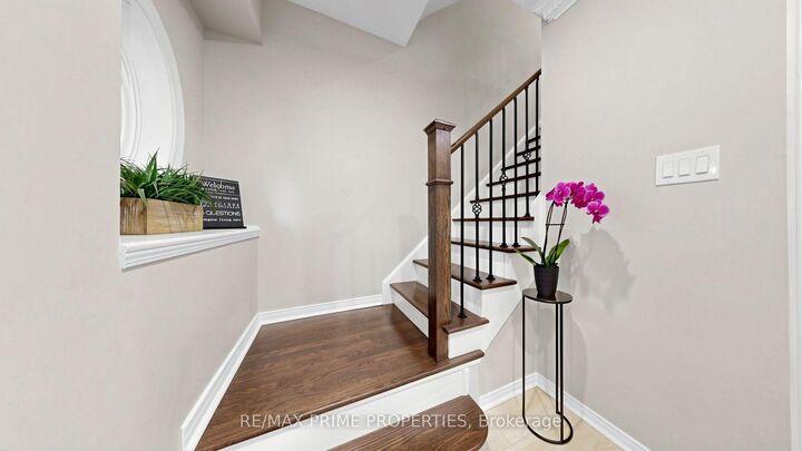 Property Photo:  1084 Queen Street W 18B  ON L5H 4K4 