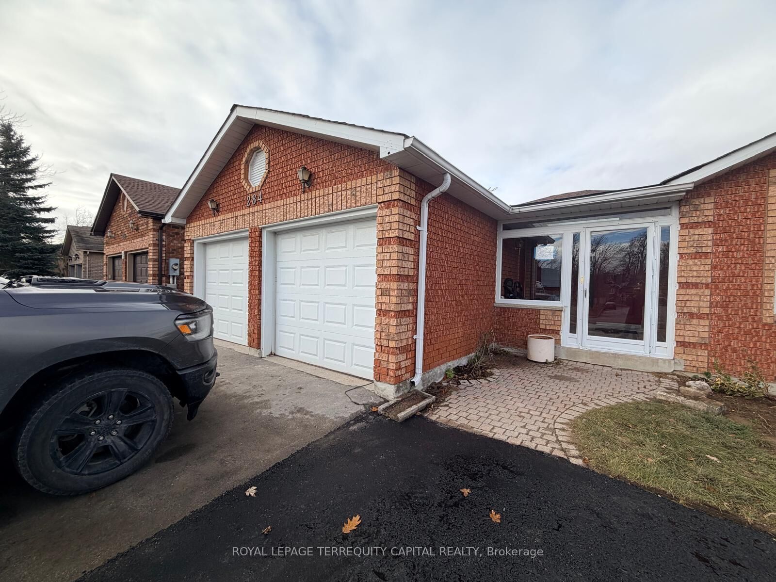 Property Photo:  284 Livingstone Street W Unit 2  ON L4N 7A9 