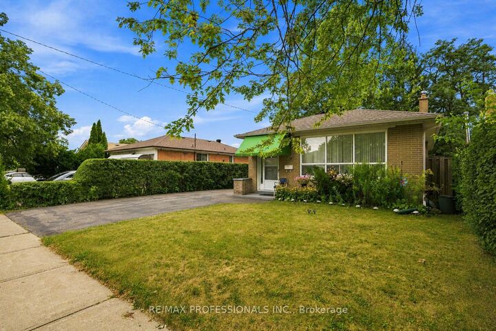 14 Dashwood Crescent — photo 1
