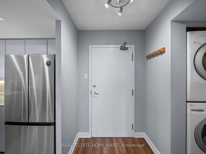 Property Photo: 1091 Kingston Road 815 ON M1N 4E5