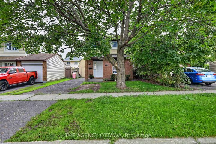 Property Photo: 1775 Stonehenge Crescent ON K1B 5K3