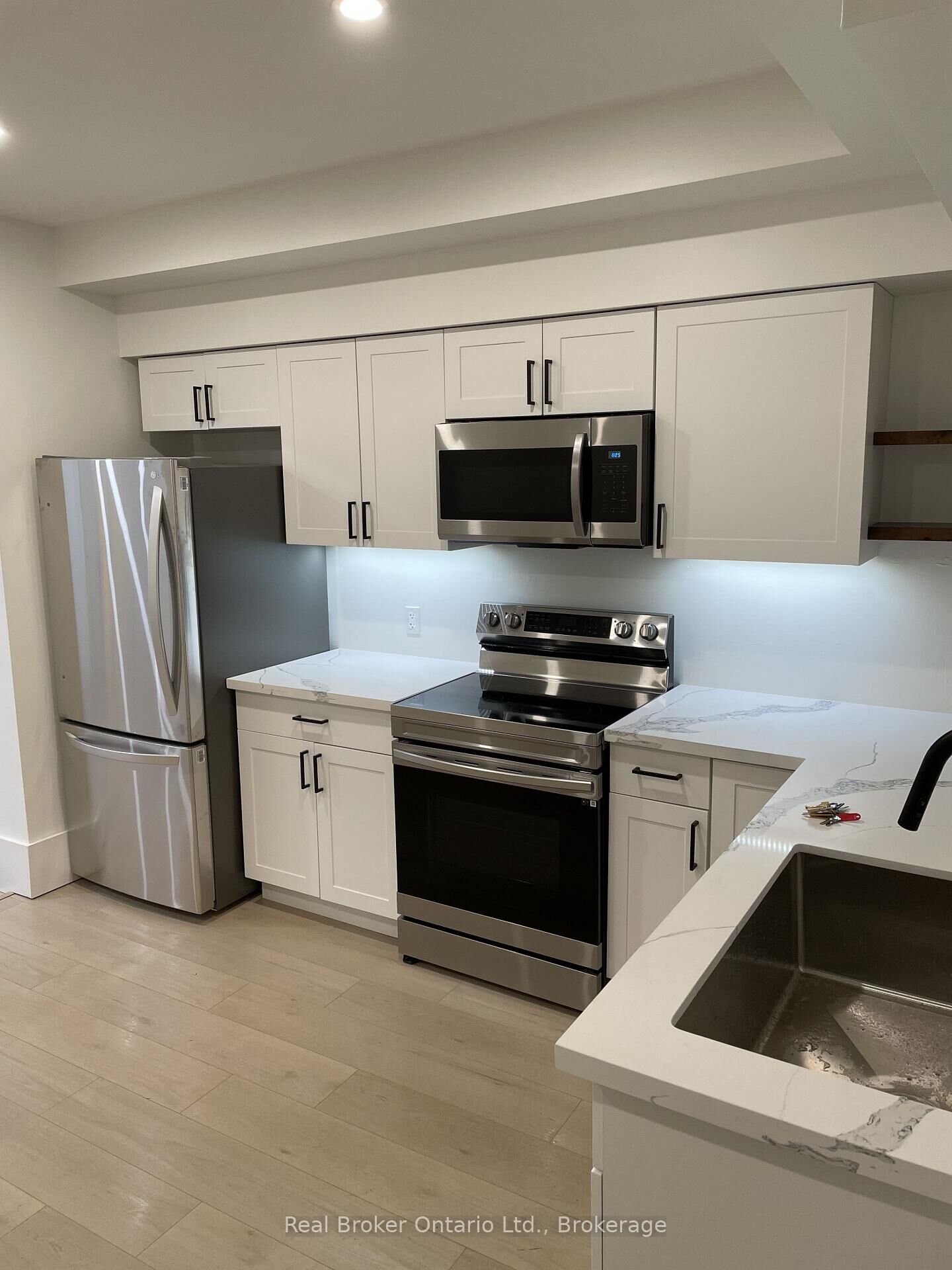 Property Photo:  104 Aylmer Street N Lower  ON K9J 3J5 