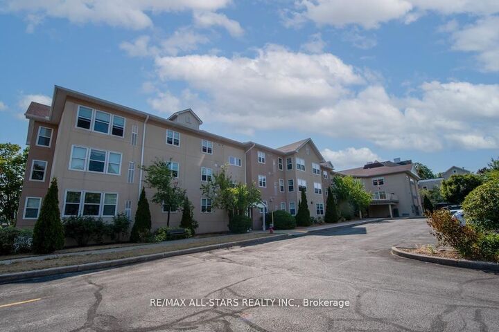 Property Photo:  8 Huron Street 106  ON K9V 6K3 