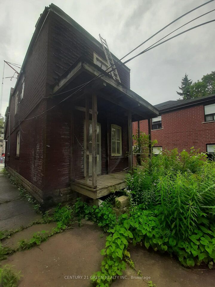 384 Coxwell Avenue — photo 1
