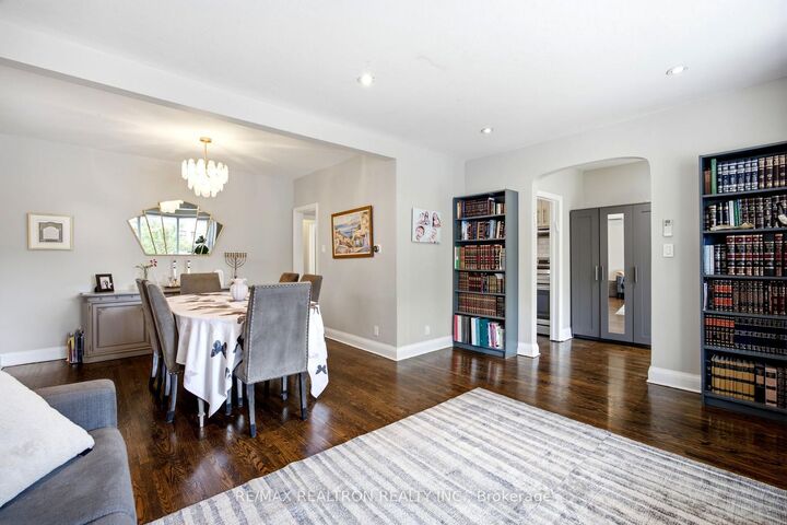 Property Photo: 149 Fairholme Avenue ON M6B 2X3