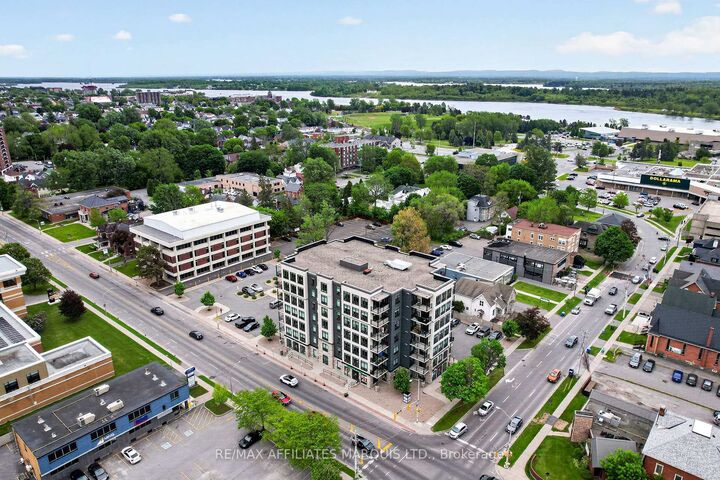 Photo de la propriété:  108 Second Street E 200  ON K6H 3H1 