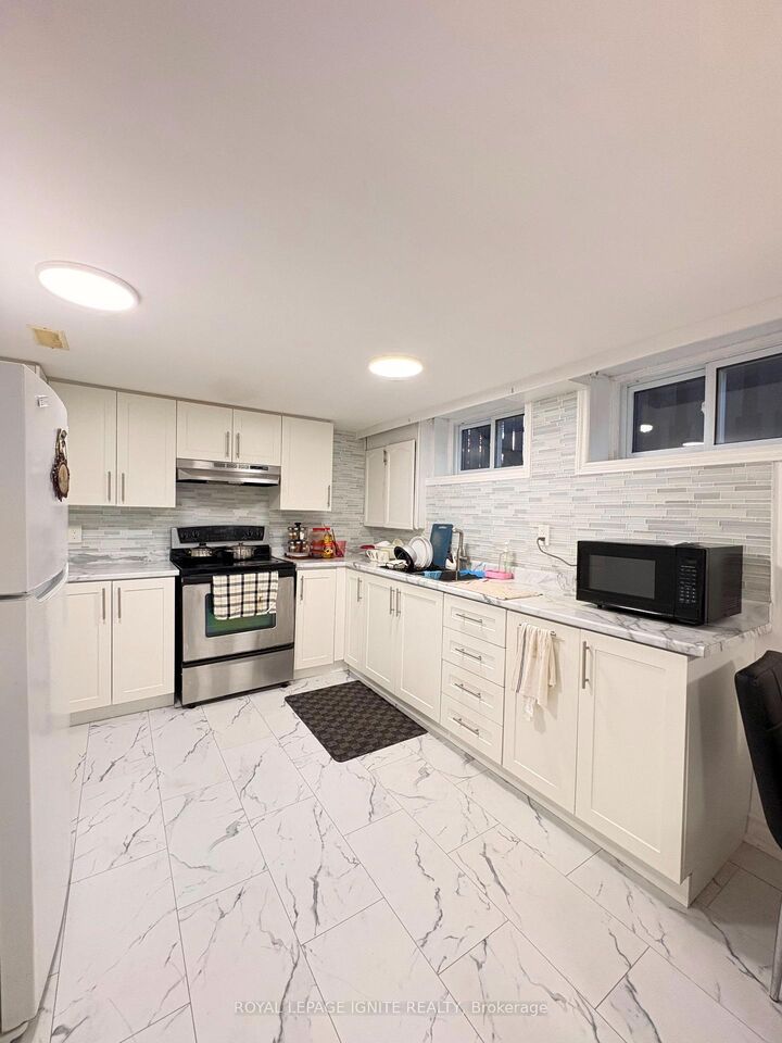 Property Photo:  7 Marlena Drive Bsmt  ON M1E 2Y9 