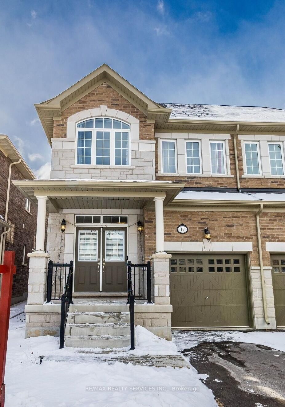 Property Photo:  17 Overstone Road E  ON L7G 0M9 