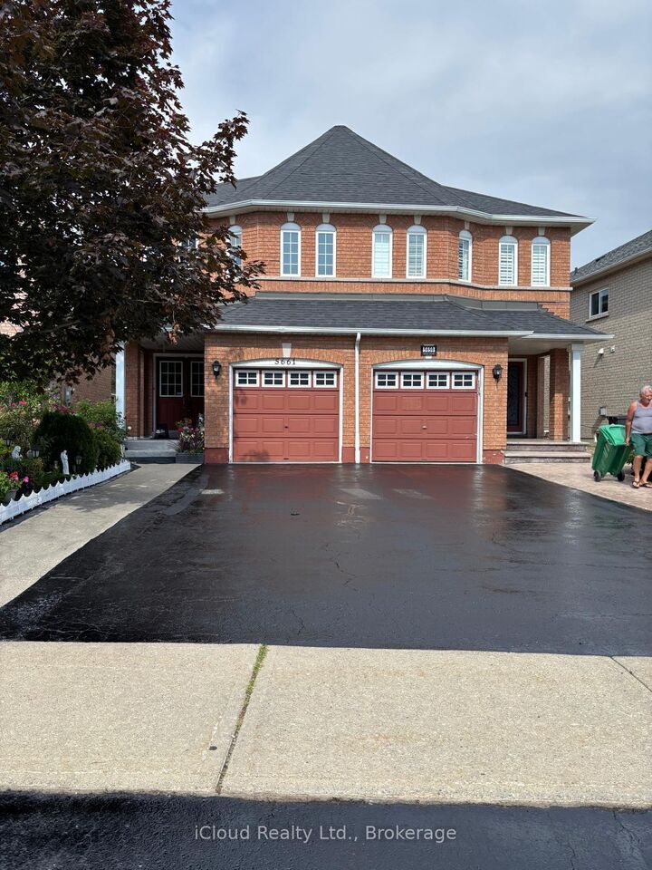 Property Photo:  5661 Volpe Avenue  ON L5V 3A6 