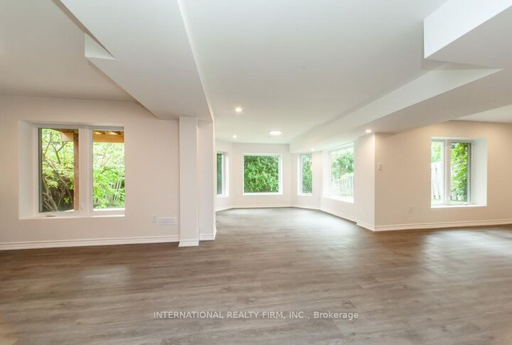 Property Photo:  11 Coates Crescent Lower  ON L4E 2M3 