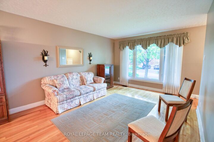 Property Photo:  1072 Aldea Avenue  ON K1H 8B9 