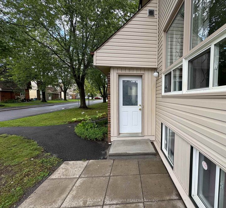 Property Photo: 19C Sonnet Crescent ON K2H 8W8