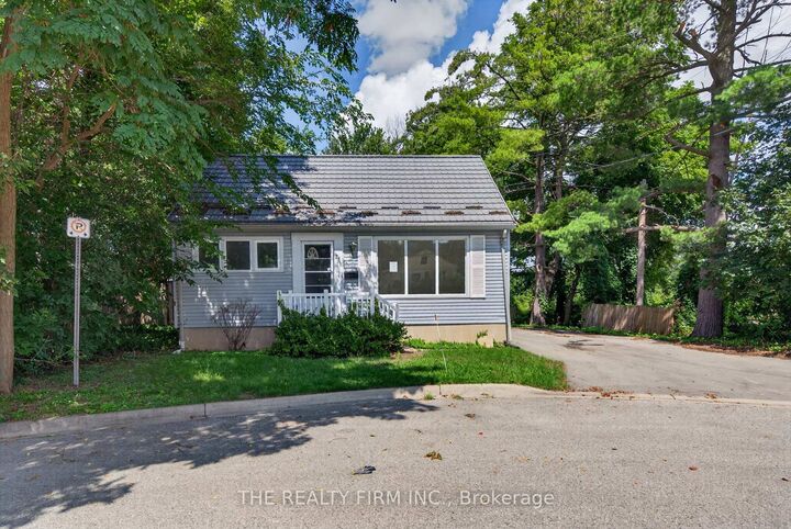 Property Photo:  24 Fairview Court  ON N6C 2C5 
