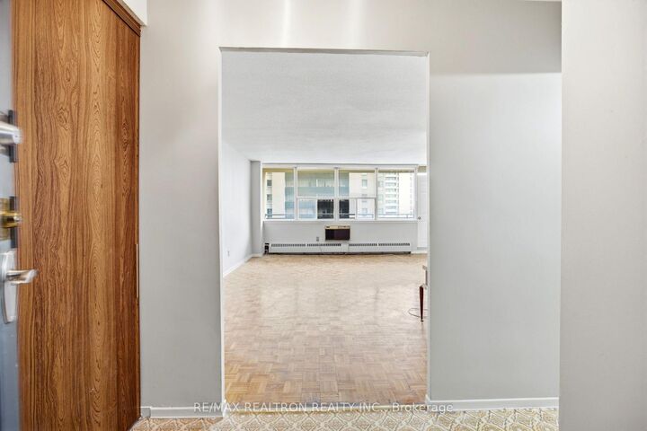Property Photo:  155 Marlee Avenue 909  ON M6B 4B5 