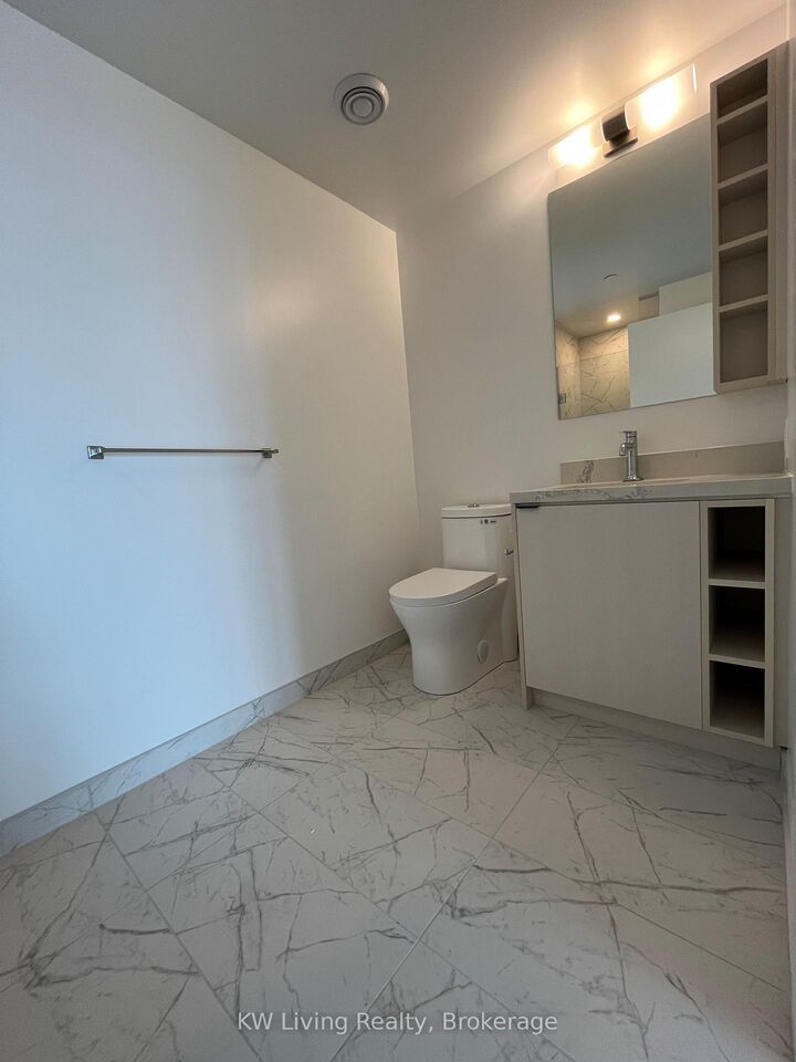 Property Photo:  252 Church Street 5711  ON M5B 0E6 