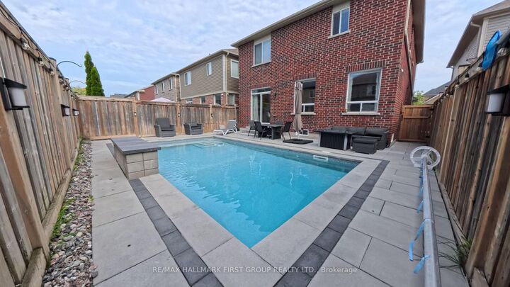 Property Photo: 121 Blackwell Crescent ON L1L 0C1