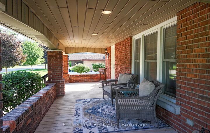 318 Elizabeth Street — photo 1