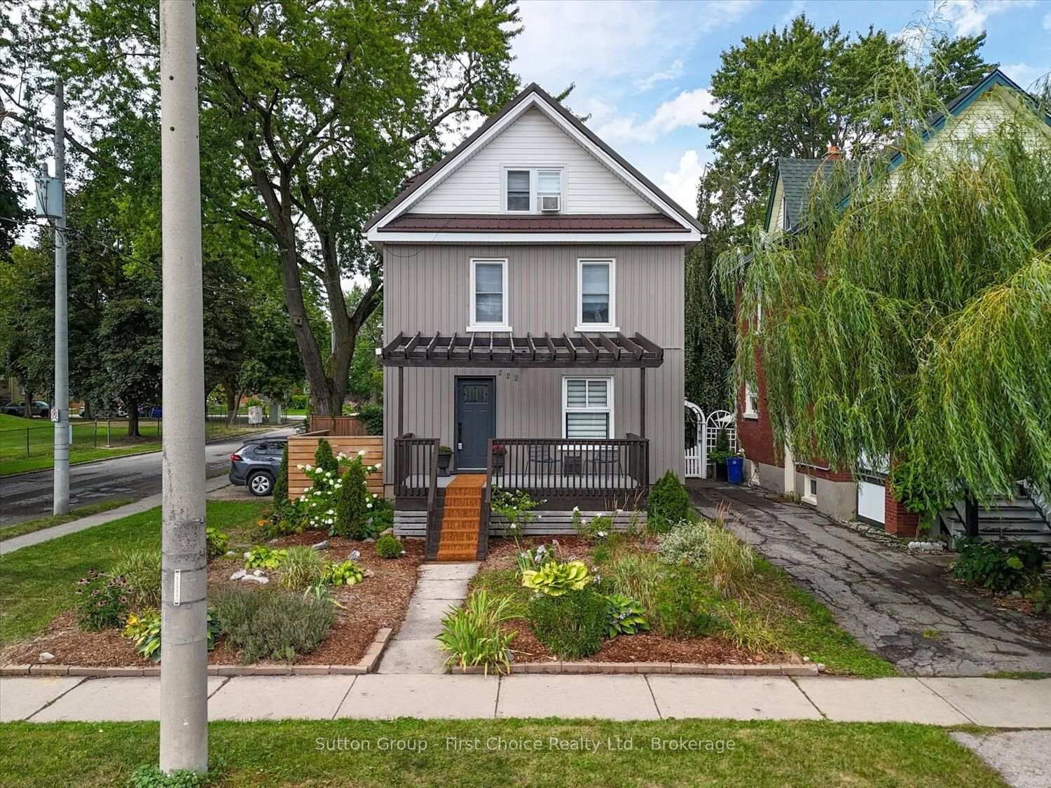 Property Photo:  222 Brunswick Street  ON N5A 3M4 