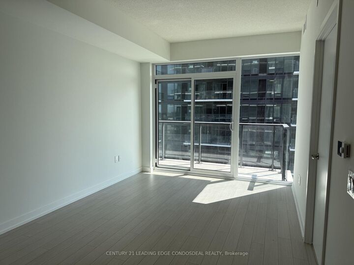 Property Photo:  4010 Eglinton Avenue W 1607  ON M9A 0G5 