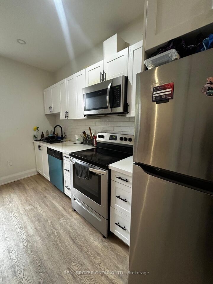 Property Photo:  30 Victoria Avenue N  ON L8L 5E1 