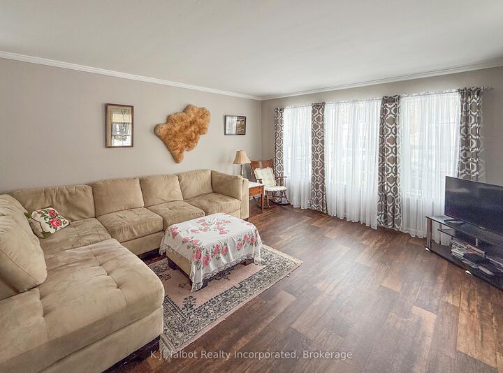 Property Photo:  13 Sutton Drive  ON N7A 3Y3 