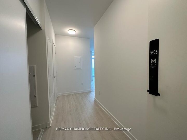 Property Photo:  3883 Quartz Road 5905  ON L5B 4M6 