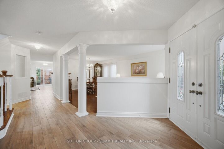 Property Photo: 5540 Prosper Court ON L5V 2E5