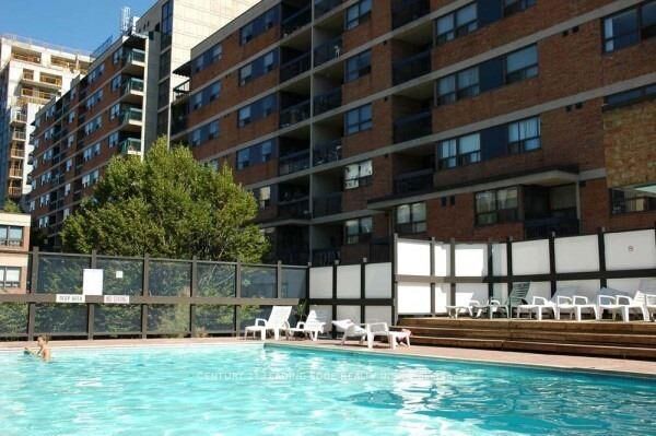 Property Photo:  49 McCaul Street 463  ON M5T 2W7 