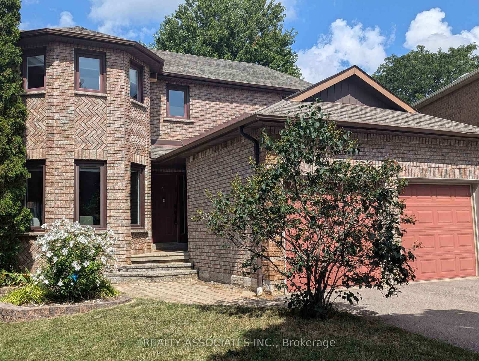 Property Photo: 3279 Charlebrook Court ON L5L 5B4